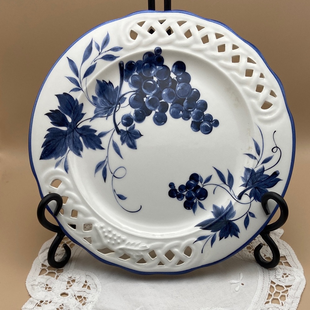 Brunelli Designs Italian Blue and White Open Lattice Salad or Dessert Plate